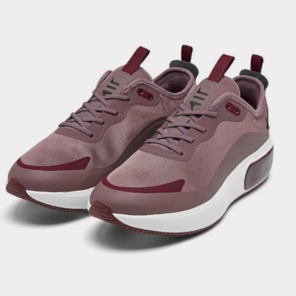 Looking for Nike Air Max Dia  9.5 W